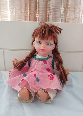 Pembe Elbise ve Örgülü Saçlı Bebek