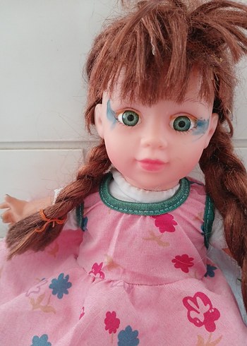  Beden Pembe Elbise ve Örgülü Saçlı Bebek