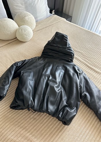 Zara Siyah Kapüşonlu Deri Kadın mont