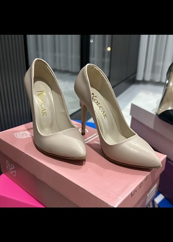 Beyaz Rugan Stiletto Topuklu Kadın Ayakkabı
