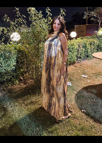m Beden altın Renk Parlak Bej Drape Detaylı Uzun Elbise