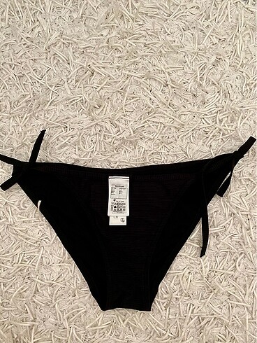 Yandan bağlamalı Bikini altı