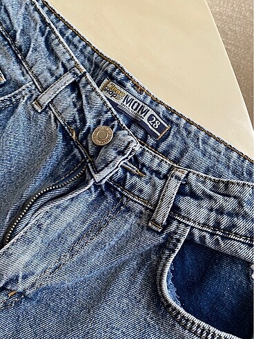 28 Beden Nakışlı jean