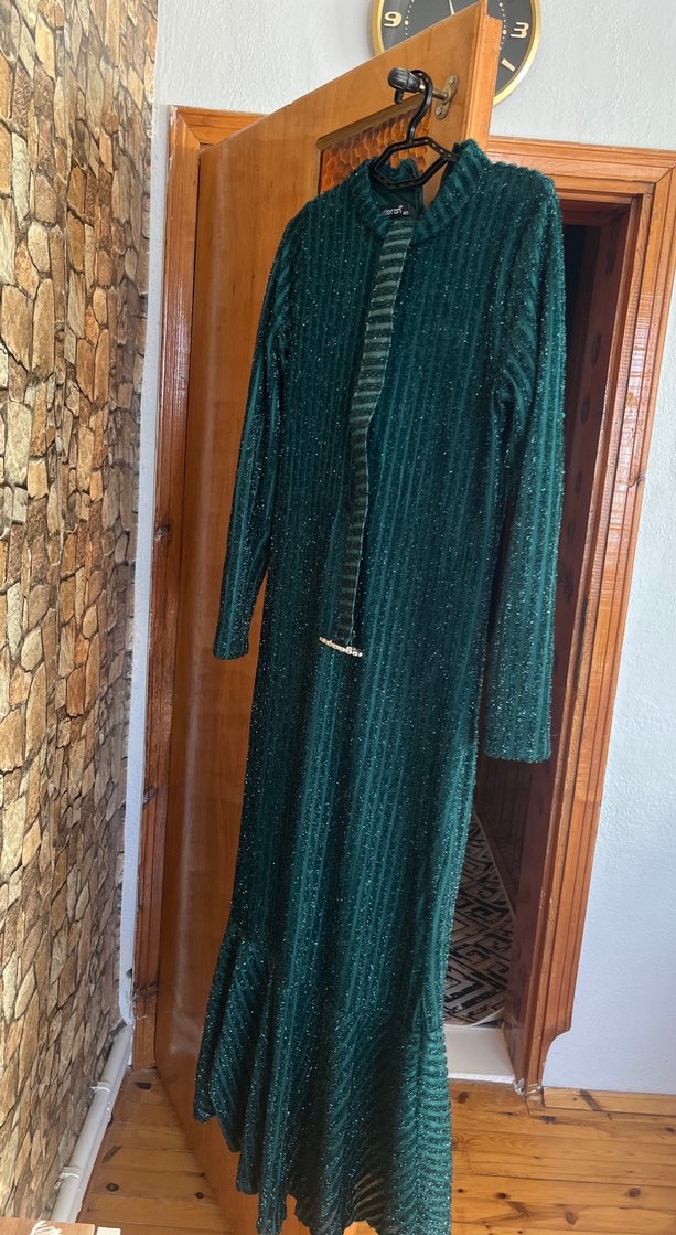 Yeşil Parlak Yılan Desenli Uzun Elbise - Görsel 2