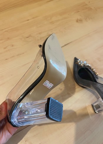 Altın Renkli Taş İşlemeli Topuklu Kadın Ayakkabı - Görsel 2