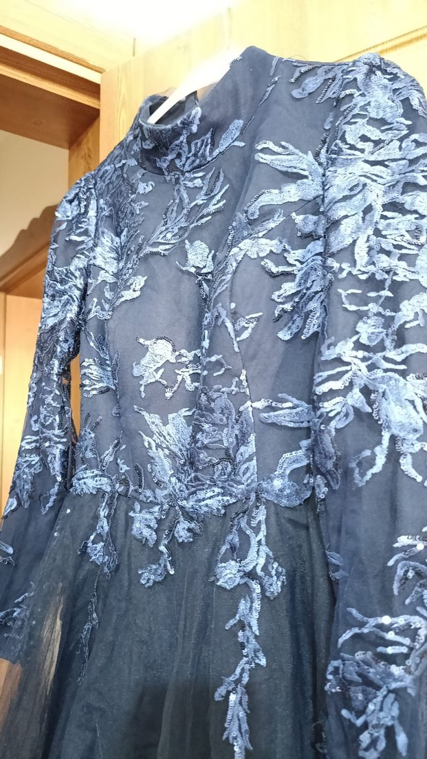 Uzun Kollu Mavi Gotik Nakışlı Abiye Elbise - Görsel 2