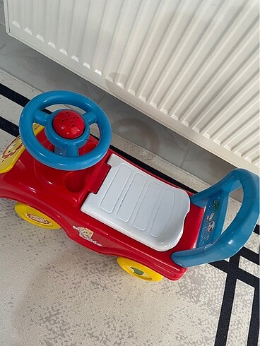 Fisher price ilk adım arabası
