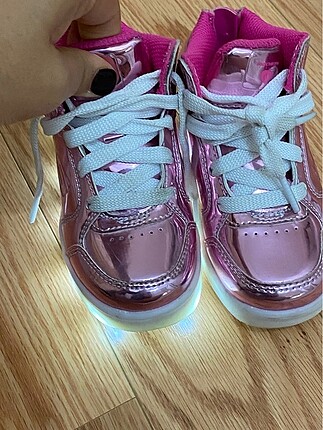 Isıklı skechers ayakkabı