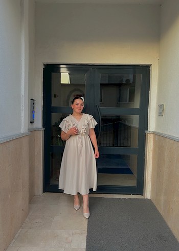 Bej Keten Uzun Fırfırlı Elbise - Görsel 2