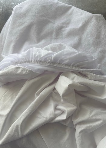 Beyaz ve Gri Yatak Koruyucu - Görsel 3
