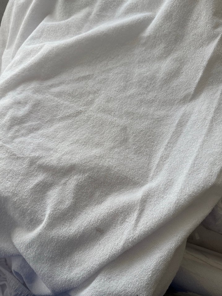 Beyaz ve Gri Yatak Koruyucu - Görsel 4