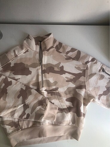 HM sweatshirt kısa fermuarlı hiç giyilmedi