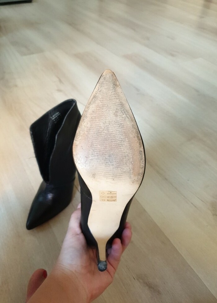 Siyah topuklu deri  ayakkabı  - Görsel 4