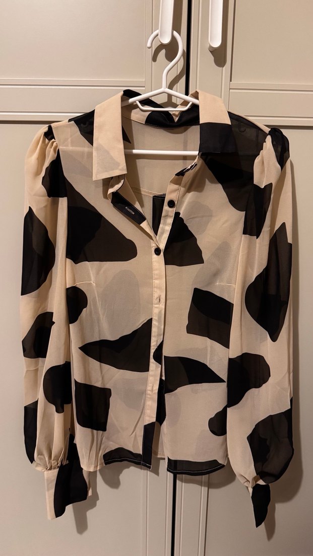 Zebra Desenli V Yaka Düğmeli Kadın Gömlek - Görsel 4