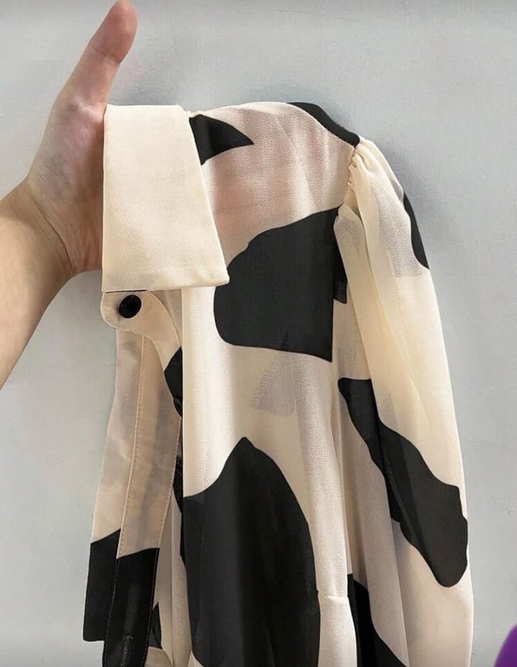 Zebra Desenli V Yaka Düğmeli Kadın Gömlek - Görsel 3