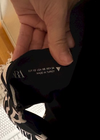 Siyah Beyaz Zebra Desenli Kolsuz Midi Elbise - Görsel 4