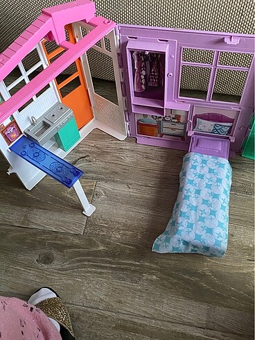 Barbie portatif evi