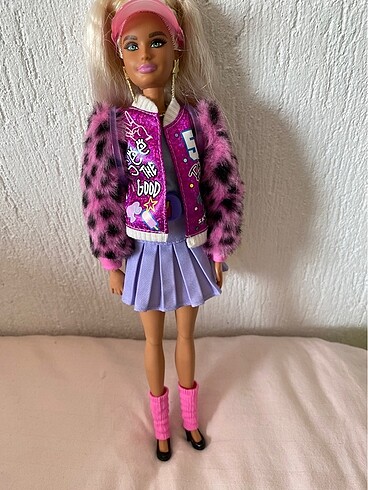 Beden Renk Barbie signature extra bebek