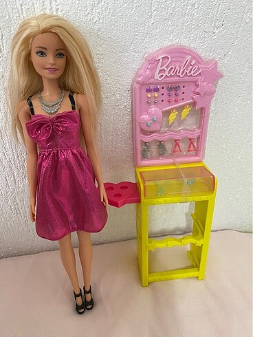 Barbie bebek ve takıları aksesuarları