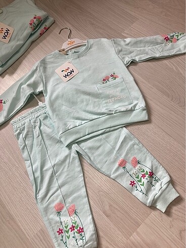 Kız bebek alt-üst takım