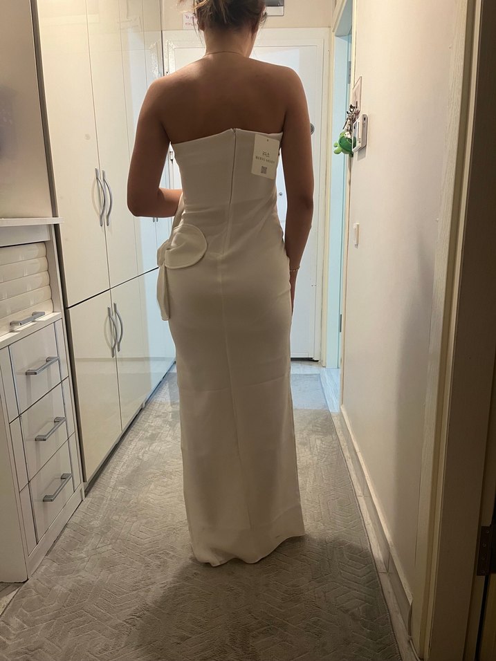 Beyaz Straplez Drapeli Uzun Elbise - Görsel 3