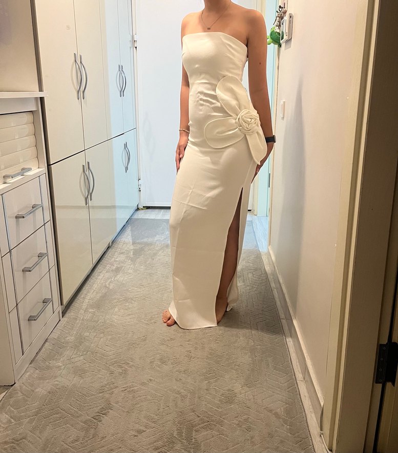 Beyaz Straplez Drapeli Uzun Elbise - Görsel 5