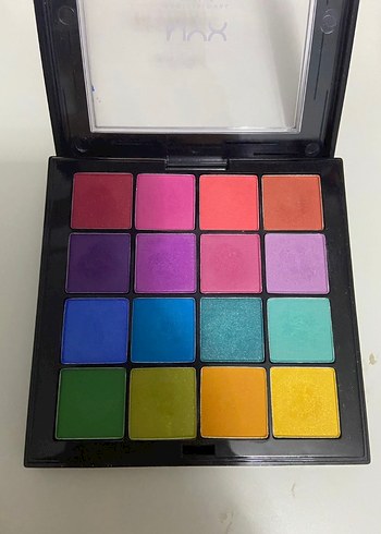 Beden Renk NYX Ultimate Canlı Renkli Göz Farı Paleti