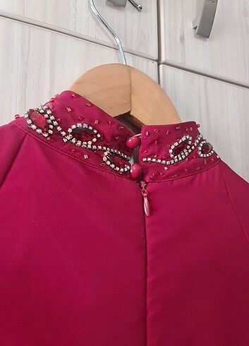 Tesettür giyim taşlı yarasa kollu bordo elbise - Görsel 6