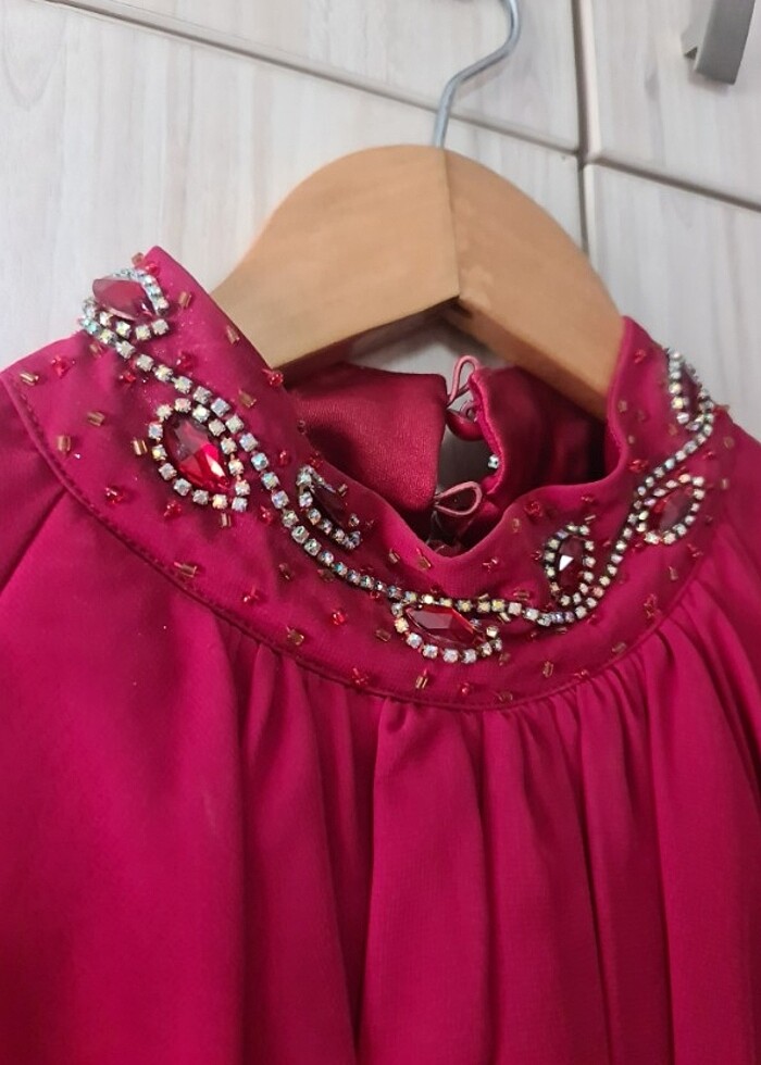 Tesettür giyim taşlı yarasa kollu bordo elbise - Görsel 3