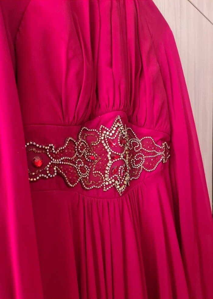 Tesettür giyim taşlı yarasa kollu bordo elbise - Görsel 4