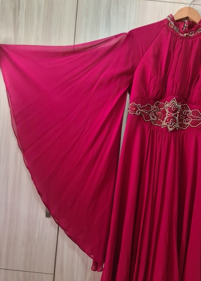 Tesettür giyim taşlı yarasa kollu bordo elbise - Görsel 5