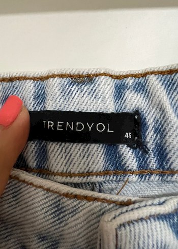 46 Beden mavi Renk Yırtık Detaylı Mini Denim Şort