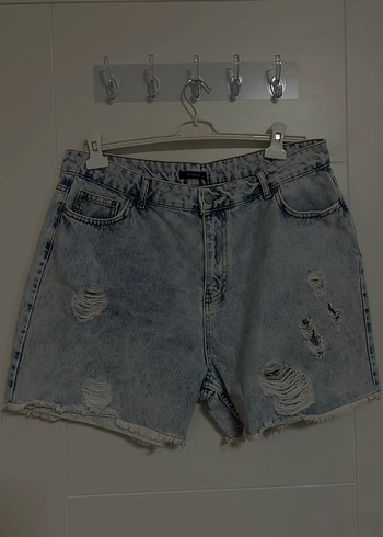 Trendyol & Milla Yırtık Detaylı Mini Denim Şort