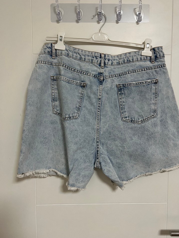 Yırtık Detaylı Mini Denim Şort - Görsel 5