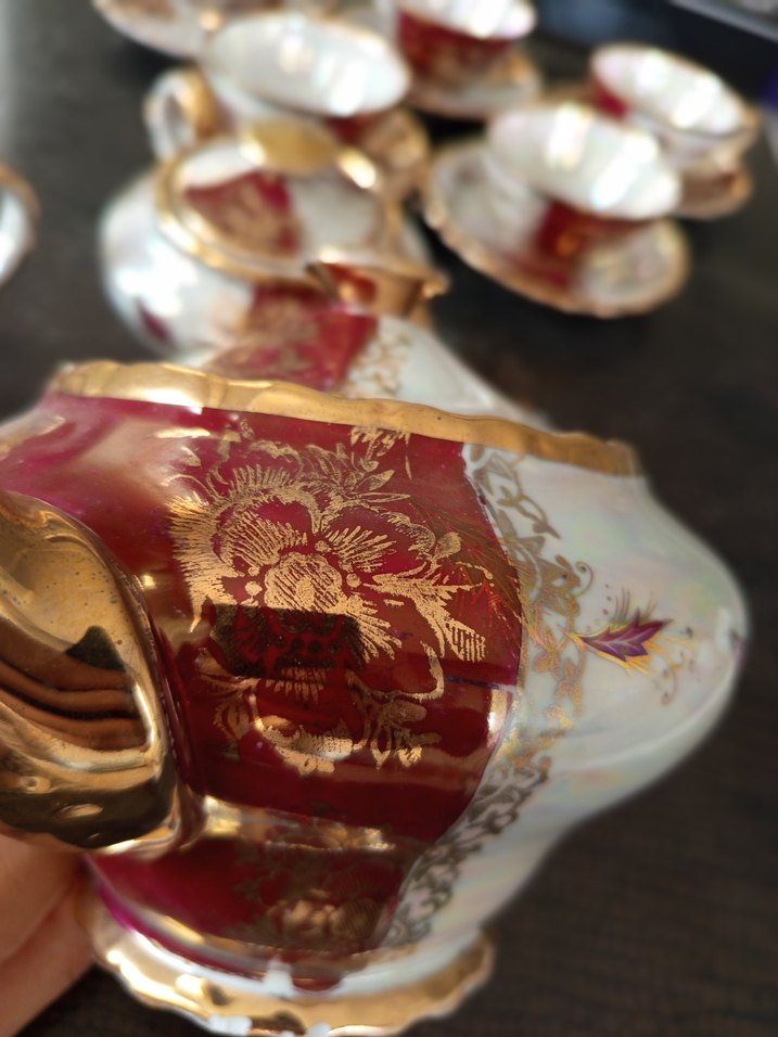 Bordo ve Altın Detaylı Antika Porselen Çay Seti - Görsel 4