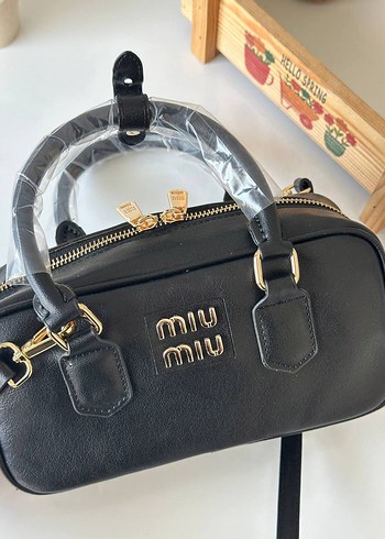 Miu Miu Siyah Deri Kadın Çanta