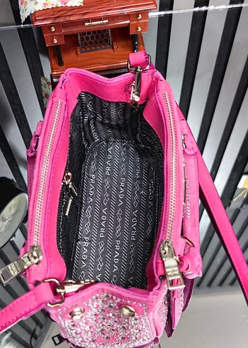 Prada Prada taşlı çanta