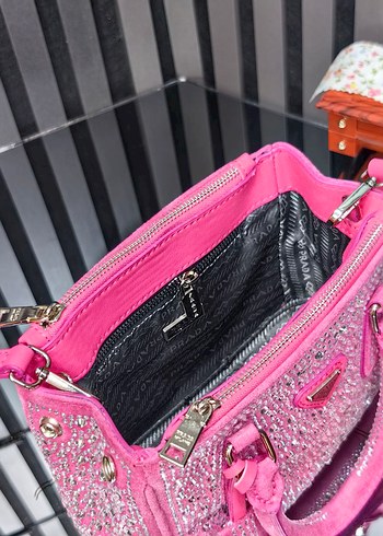 Beden pembe Renk Prada taşlı çanta