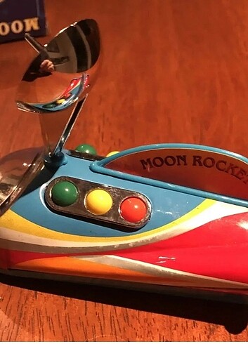 Moon Rocket Teneke Uzay Aracı Kutusunda 