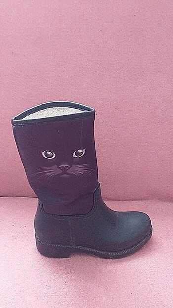 Diğer 33 numara kara kedi kışlık çizmesi kızlara göre