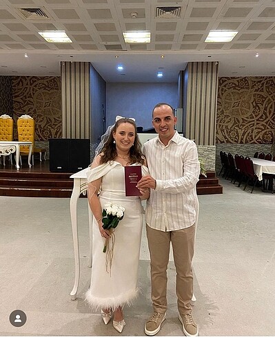 Beyaz abiye sadece 1 kez giyilmiştir