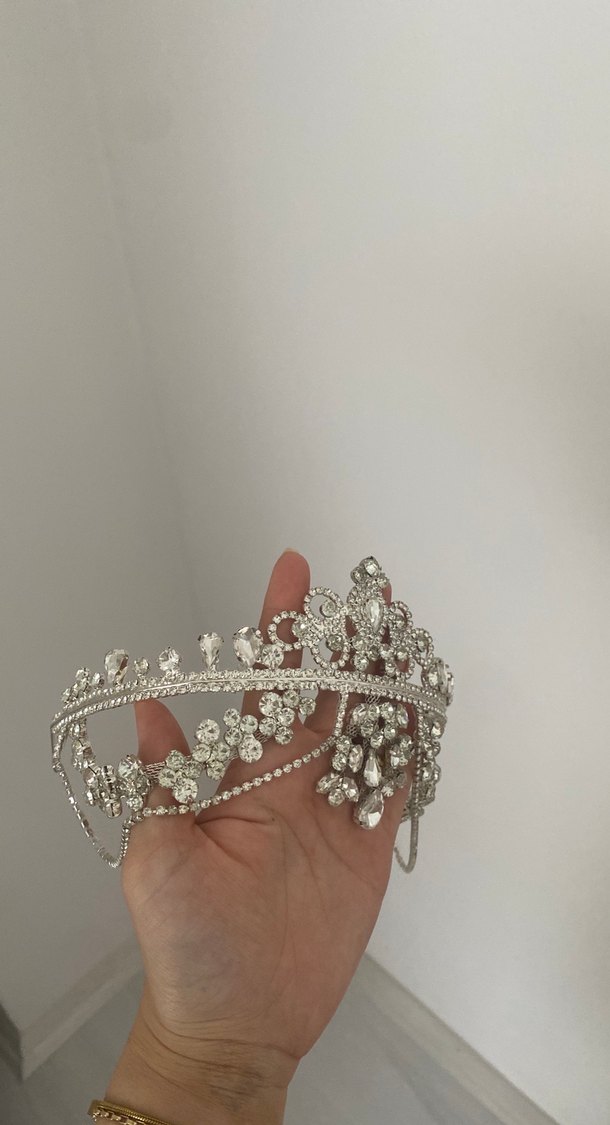 Drapeli Beyaz Tesettür Gelin Tacı - Görsel 3