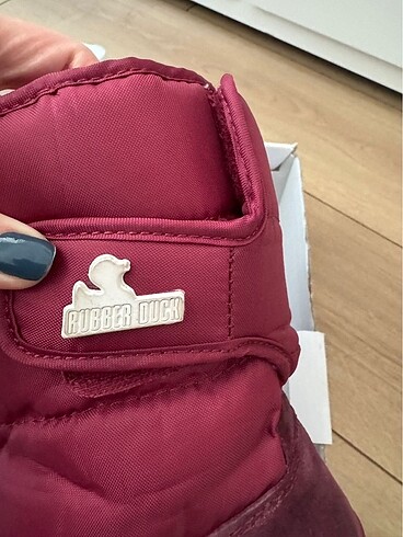 36 Beden Rubber Duck Bordo Kar Botu