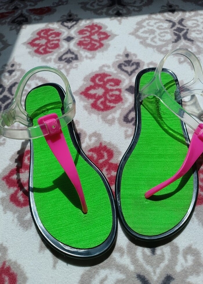 Novelido Parmak Arası Terlik - Görsel 3