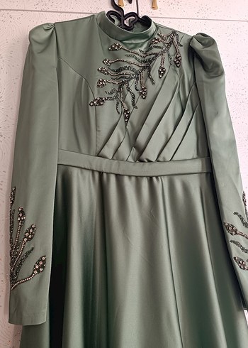 Yeşil İşlemeli Uzun Kollu Abiye Elbise - Görsel 3
