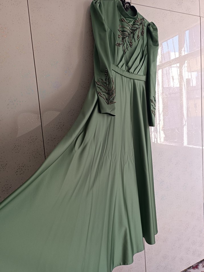 Yeşil İşlemeli Uzun Kollu Abiye Elbise - Görsel 4