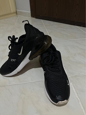 Nike spor ayakkabısı