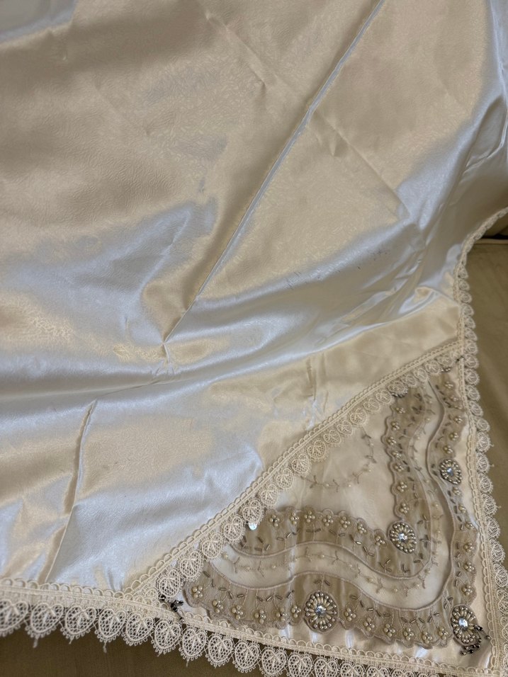 Nakışlı Beyaz Parlak bohça - Görsel 4