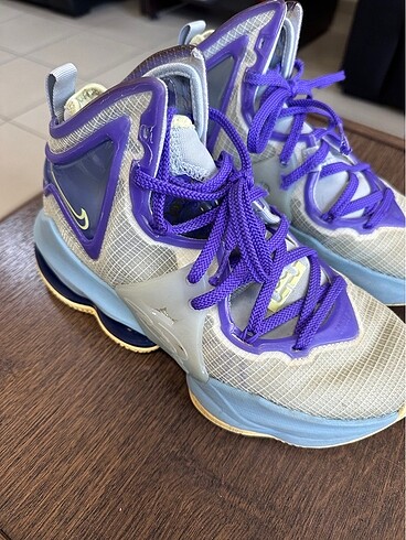 Nike LeBron 19