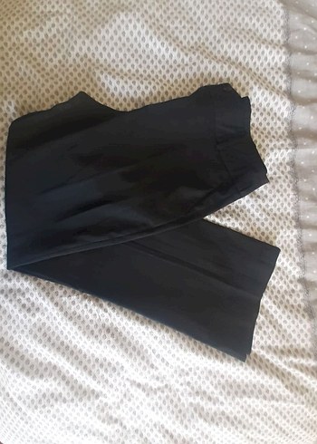 Kadın Siyah Piliseli Kumaş Pantolon